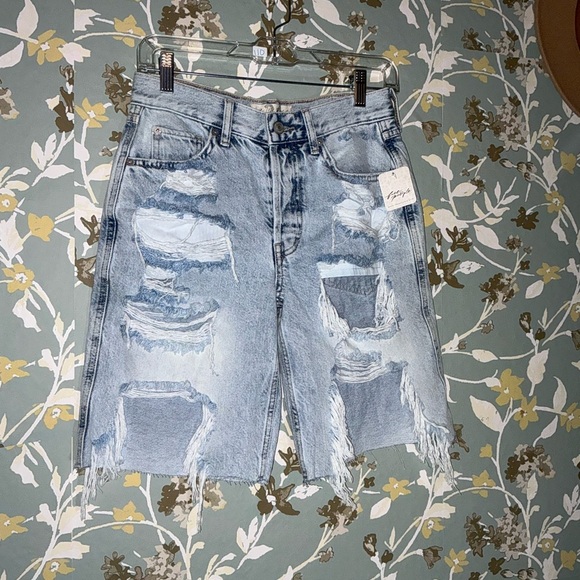 NWT Free People Distressed Jean shorts Size 24 - Picture 2 of 6